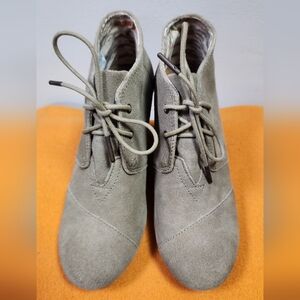 Toms Women's Lace Up Boots - Gray Suede Sz.7.5